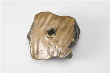 Lucio Fontana "Concetto spaziale, Natura" 1968
bronzo (1)
cm 5x11
Siglato e nume