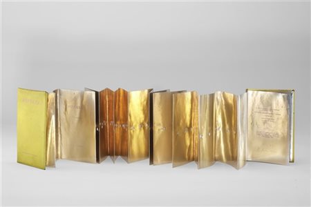 Lucio Fontana "Concetto Spaziale" 1966
album pieghevole in carta oro con buchi,
