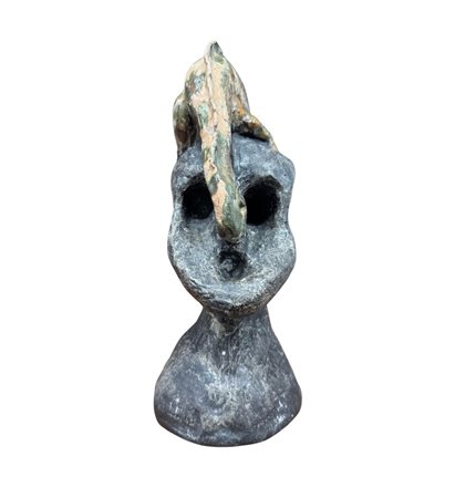 Scultura in ceramica smaltata, periodo XX secolo raffigurante Teschio con...