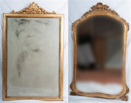  
Lotto di due specchiere da parete in legno dorato fine XIX inizi XX secolo
 