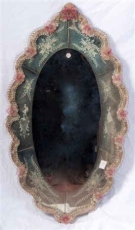  
Specchiera di Murano da parete di forma ovale prima metà XX secolo
 96 x 55 cm
