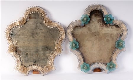  
Lotto di due specchiere da appoggio in vetro di Murano prima metà XX secolo
 35,5 x 31 cm