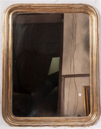  
Specchiera in legno dorato metà XX secolo
 107 x 83,5 cm totali