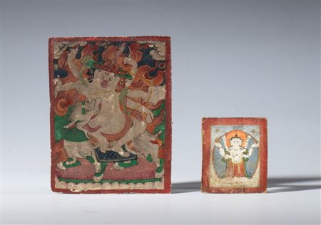  
Coppia di miniature raffiguranti deità del pantheon buddista Himalayano. Pigmenti su cotone. Tibet o Mongolia, XIX secolo 
 mm 74.8 x 59 / mm 36.4 x 31.3