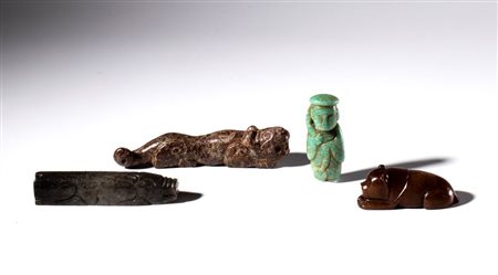  
Lotto di quattro figure in giadeite e amazzonite. Cina, XX secolo 
 Il piu grande mm 25 x 106.6 x 12