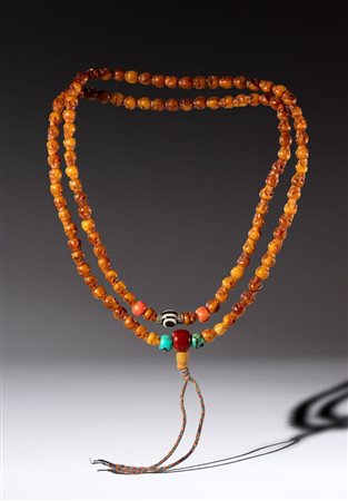 
Shitala mala composta da 116 grani in osso, turchese, corallo e argento. India, XIX secolo 
 Lunghezza complessiva cm 48 circa