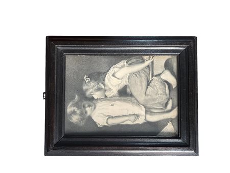 Disegno a carboncino raffigurante due bambini, firmato e datato 1913