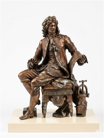 Scultura in metallo patinato raffigurante un gentiluomo del XVIII secolo con torchio, altezza 30 cm