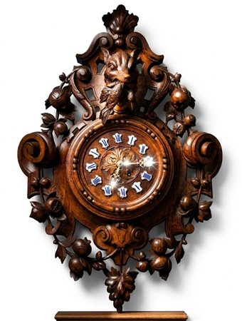Grande Orologio da Parete in Legno di Noce Intagliato Foresta Nera Tema Venatorio Circa 1880 cm 80 circa 
