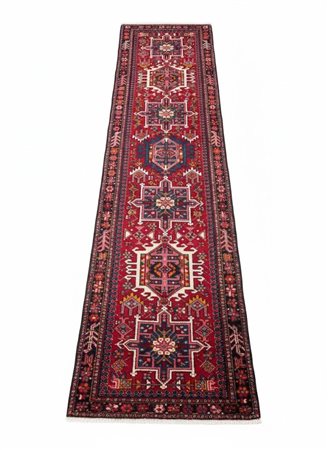 Passatoia Karaja – Ritmo Geometrico e Tradizione Caucasica Dimensioni: 275x75 cm