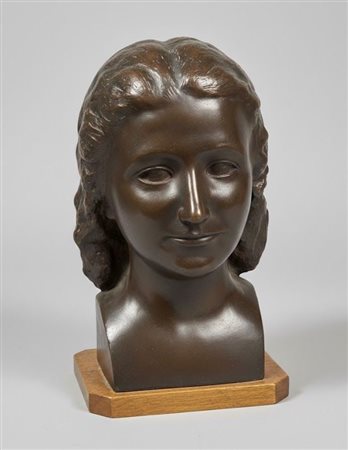 Scultura in bronzo a tutto tondo raffigurante busto di fanciulla cm 38