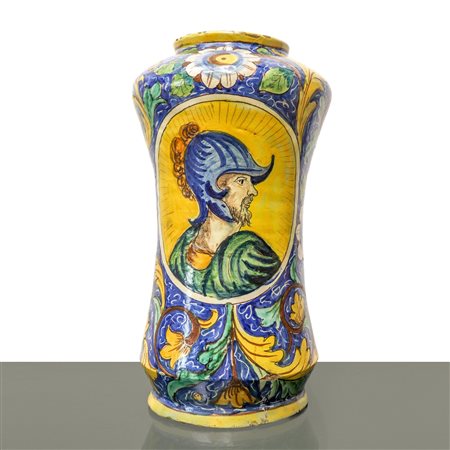 Gesualdo  Di Bartolo (Caltagirone  1858 - 1940)  - Grande albarello in maiolica di Caltagirone dipinto policromo della bottega di Bartolo con doppio medaglione con figure e decori floreali, Primi 19° secolo