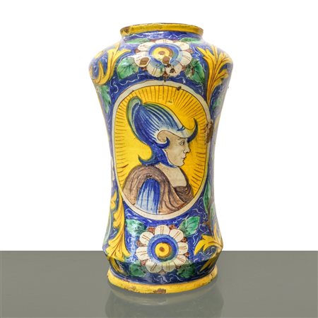 Gesualdo  Di Bartolo (Caltagirone  1858 - 1940)  - Grande albarello in maiolica di Caltagirone dipinto policromo della bottega di Bartolo con doppio medaglione con figure e decori fogliati, Primi 19° secolo