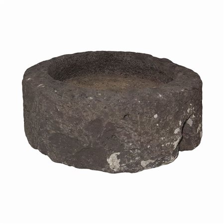 Orcio in pietra lavica