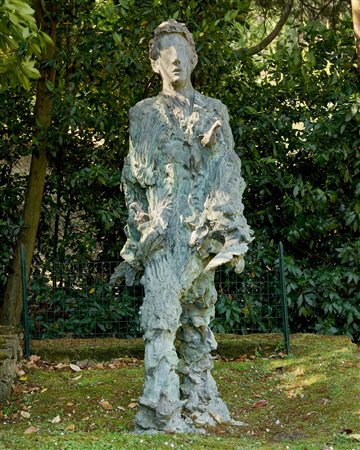 Roberto Barni (Pistoia, 1939) Figura Scultura in bronzo, cm 215 h Foto...