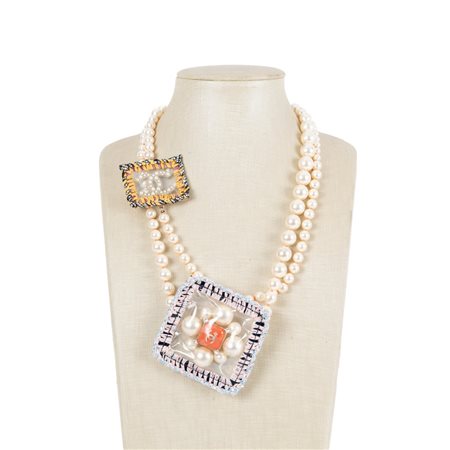 CHANEL, Collana ad un filo di perle collezione “Supermarket”