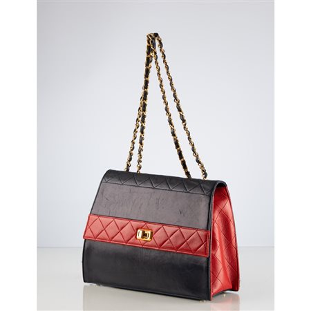 CHANEL, Borsa a spalla “Mademoiselle”