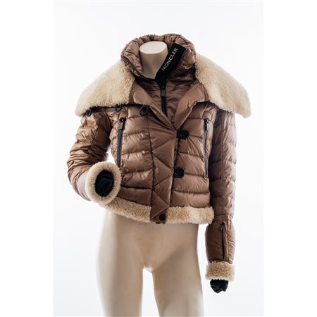 MONCLER, Piumino marrone in piume d’oca