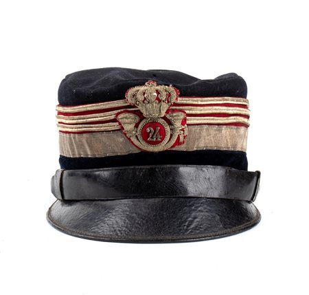  
Italia, Regno, berretto m. 1903 da Colonnello titolare del 24° Reggimento dei Cavalleggeri di Vicenza prima metà XX sec.
 