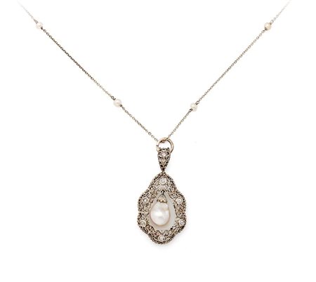 Pendente con catena antico, art nouveaux, in oro, perle naturali e diamanti...