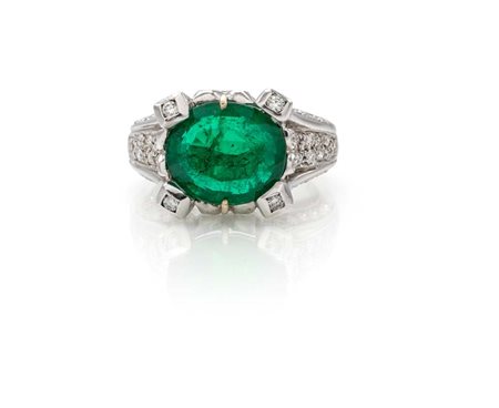 Anello in oro, smeraldo e brillanti Oro bianco 750/000. Smeraldo in taglio...