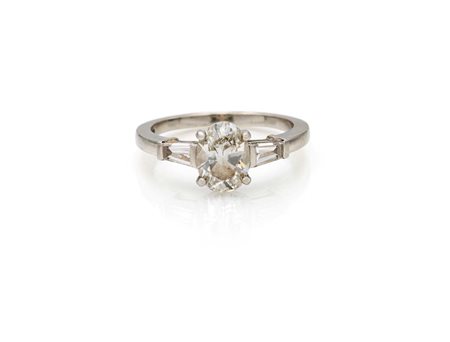 Bulgari, anello in platino con brillante solitario e diamanti Platino...