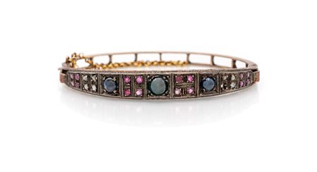 Bracciale rigido antico in oro, argento, zaffiri, rubini e diamanti Oro a...