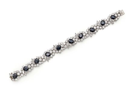 Bracciale in oro bianco, diamanti e zaffiri Oro bianco 750/000; peso 45,50...