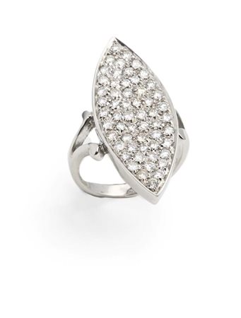 Anello a marquise in oro e brillanti Oro bianco 750/000. Diamanti in taglio...