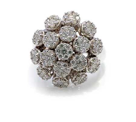 Anello a fiori in oro e brillanti Oro bianco 750/000. Diamanti in taglio...