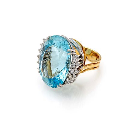 Anello in oro, acquamarina e brillanti Oro giallo e bianco 750/000. Diamanti...