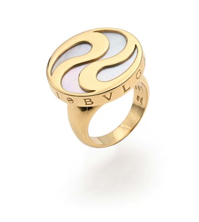 Bulgari, anello Yin Yang Oro giallo 750/000. Peso complessivo gr. 23,80....