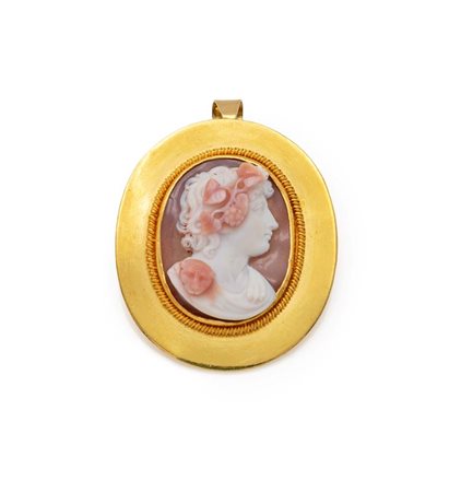 Pendente - spilla in oro e cammeo Oro giallo 916/000. Peso complessivo gr....