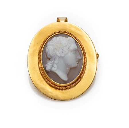 Pendente - spilla in oro e cammeo Oro giallo 916/000. Peso complessivo gr....