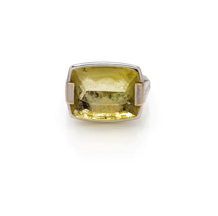 Bulgari - Anello in oro e quarzo citrino Oro bianco 750/000. Peso complessivo...