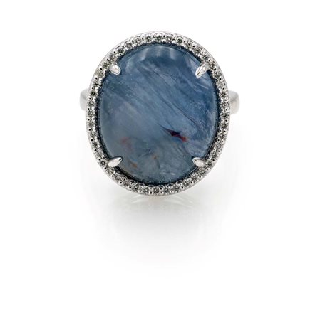 Anello in platino, zaffiro asteria e diamanti Platino 900/000. Zaffiro...