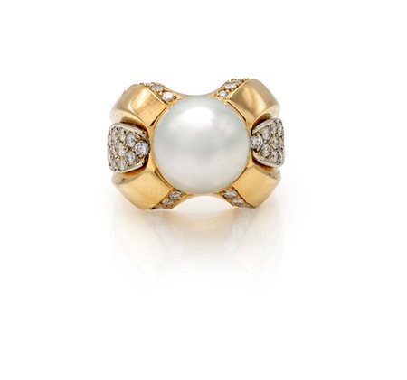 Moroni, Anello in oro, perla e diamanti Oro giallo 750/1000. Perla dei mari...