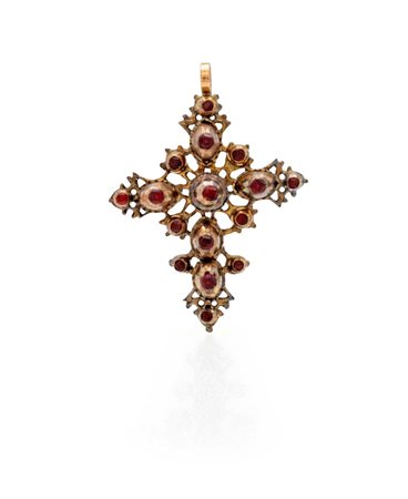 Pendente a croce antico in oro e pietre rosse Oro a basso titolo. cm 5 x 3,5
