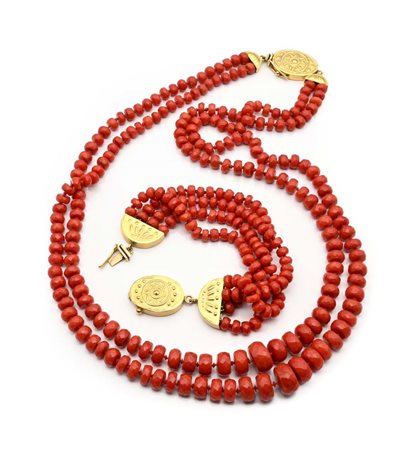 Parure collana e bracciale in oro e corallo Oro giallo 750/000. Corallo in...