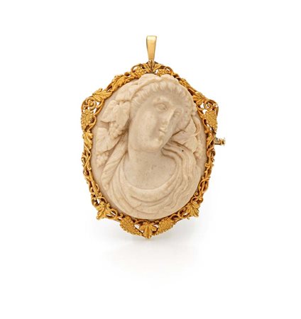 Spilla in oro con cammeo in pietra lavica raffigurante Bacco Oro giallo...