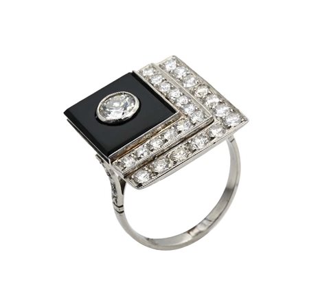 Anello tipo decò in platino, diamanti e onice Platino 900/000. Diamanti in...