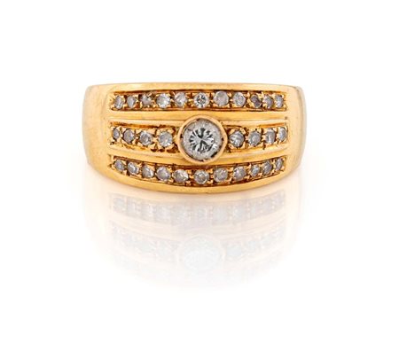 Anello in oro e brillanti Oro giallo 750/000. Peso complessivo gr. 10,30...