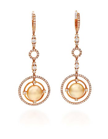 Coppia di orecchini pendenti in oro, perle e brillanti Oro rosa 750/000....