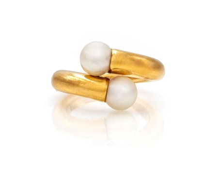 Cartier - Anello in oro e perle Oro giallo 750/000. Peso complessivo gr....