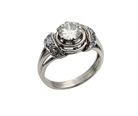 Anello in platino e diamante solitario Platino 900/000. Diamante solitario...