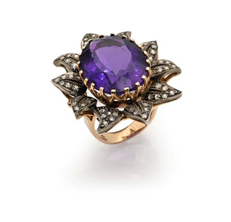 Anello ametista in oro, argento e diamanti Oro a basso titolo e argento. Peso...