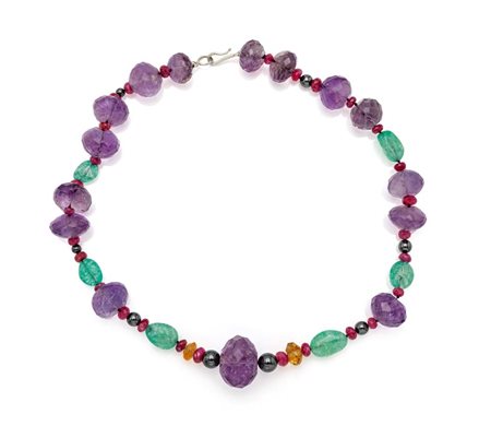 Collana in oro, ametiste, smeraldi, rubini ed ematite Oro bianco 750/000...