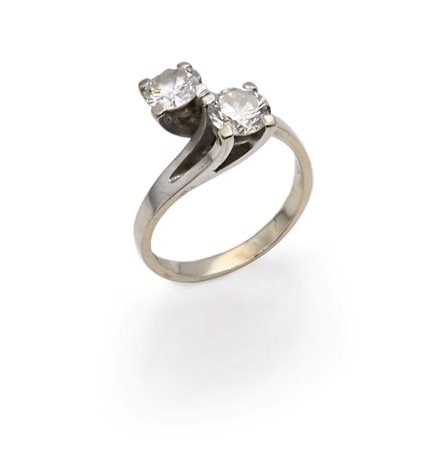 Anello contrarié in oro e brillanti Oro bianco 750/000. Due diamanti in...