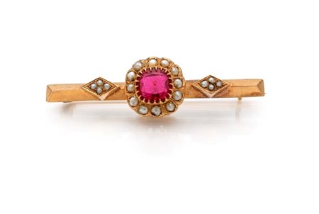 Spilla antica in oro e tormalina rosa e perle Oro giallo 750/000. Peso...