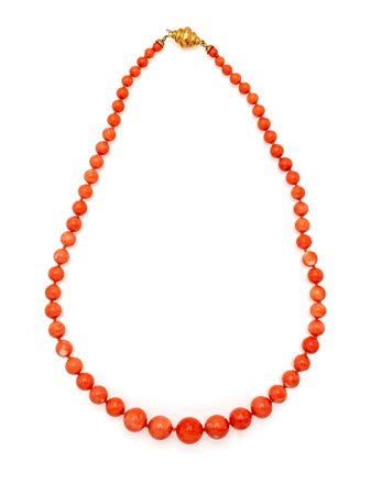 Collana in corallo ed oro Oro giallo 750/000. Corallo in taglio sferico da...